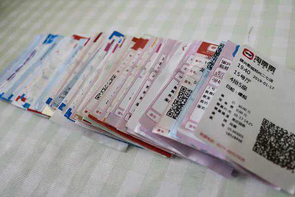 河南小伙花10多万收藏近5000张影碟，为此还差点“丢了命”