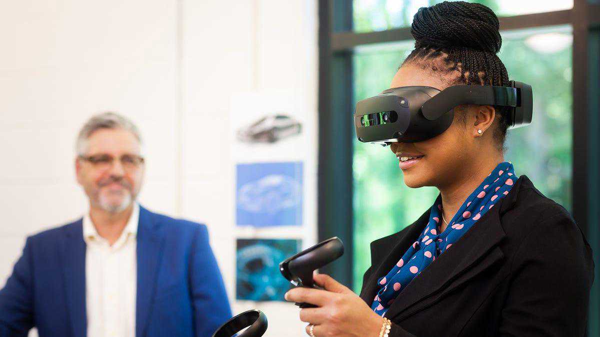 联想发布 VR 头显 ThinkReality VRX：专为工业元宇宙设计