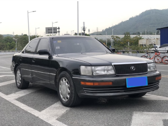 东莞遇1994款雷克萨斯LS400，表盘显示40万公里，刚做完整车保养